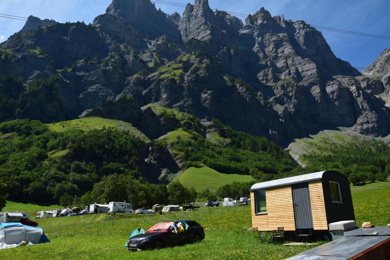 Campingplatz Mit Restaurant & Sportarena Leukerbad Exterior foto