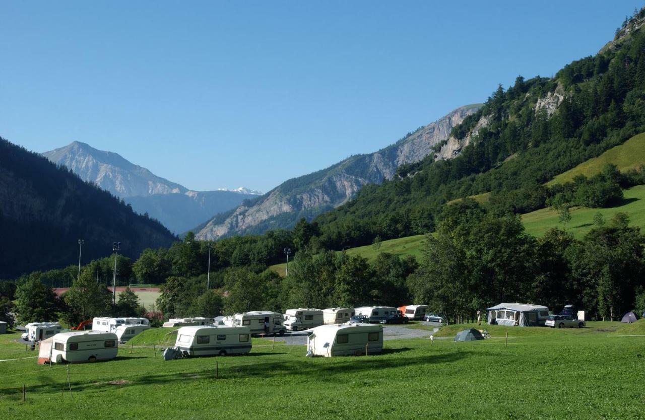 Campingplatz Mit Restaurant & Sportarena Leukerbad Exterior foto